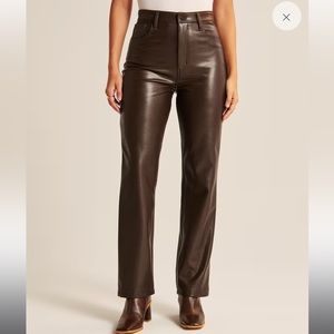 Abercrombie & Fitch Curve Love Vegan Leather 90s Straight Pants in Dark Brown